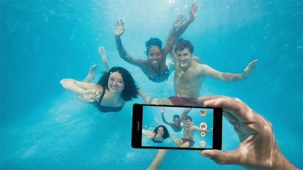 An Xperia Z3 mobile phone was used underwater to take a photo